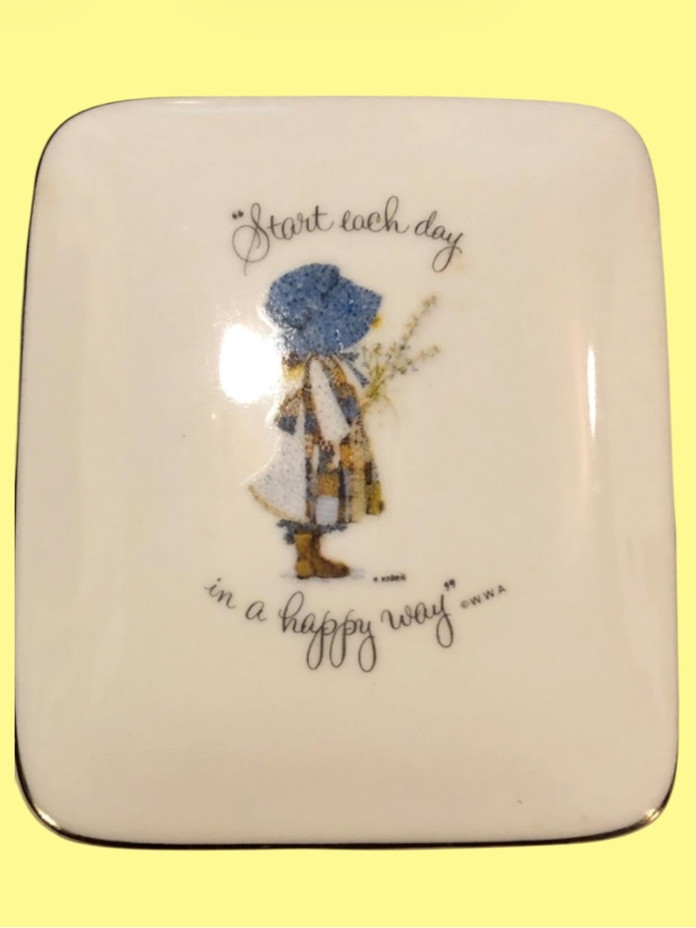 Vintage 1973 Holly Hobbie Porcelain Trinket Box